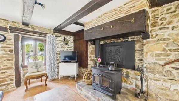 Deux maisons, un charme fou- maison principale plus gite en pierre