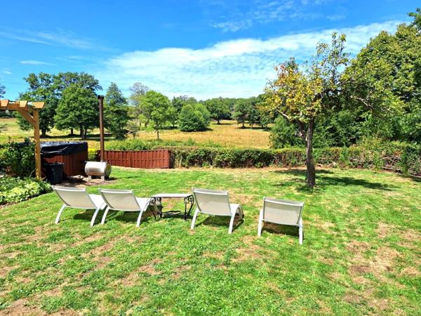 Deux maisons, un charme fou- maison principale plus gite en pierre