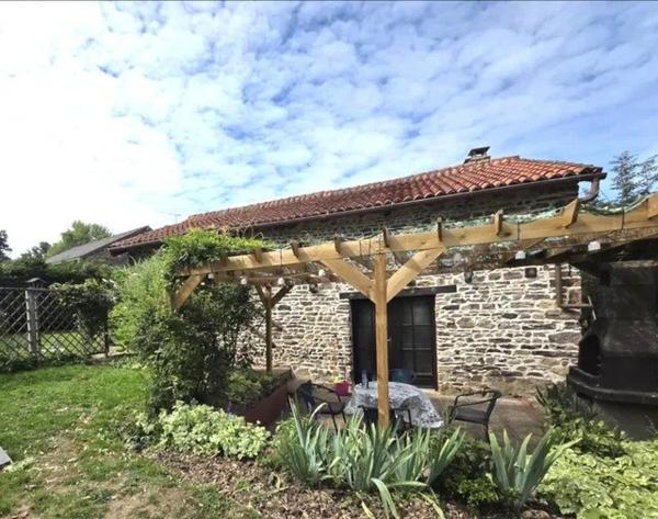 Deux maisons, un charme fou- maison principale plus gite en pierre