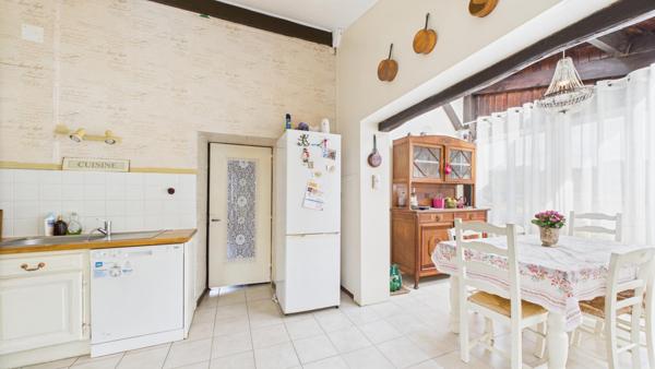 Deux maisons, un charme fou- maison principale plus gite en pierre