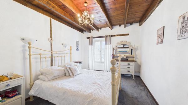 Deux maisons, un charme fou- maison principale plus gite en pierre