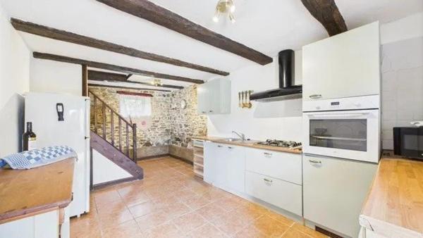 Deux maisons, un charme fou- maison principale plus gite en pierre