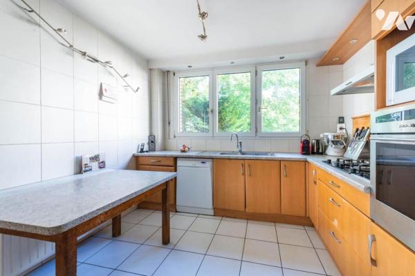 Saint Cloud - Villa Pasteur - Maison de 265 m² - 8 chambres