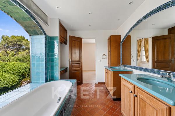 AIX-EN-PROVENCE | BASTIDE D'EXCEPTION ET MAISON D’AMIS AU CŒUR DE 6 HECTARES, OLIVERAIE