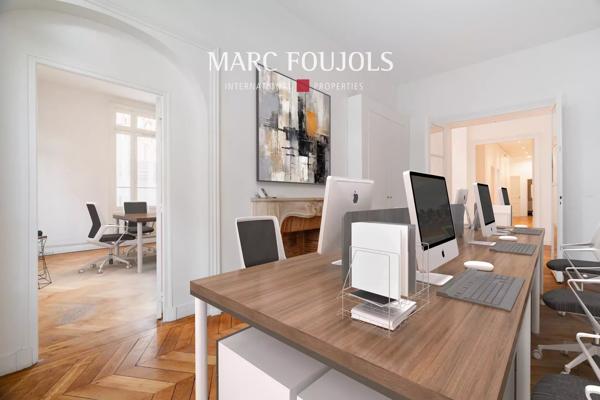 Paris 7 Bourdonnais / Champ de Mars : appartement rez de jardin de 178 m² idéal profession libérale