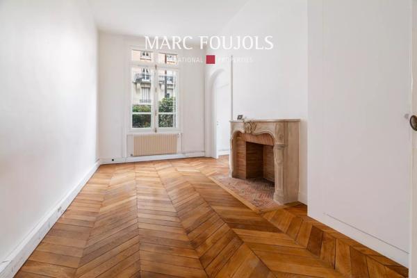 Paris 7 Bourdonnais / Champ de Mars : appartement rez de jardin de 178 m² idéal profession libérale