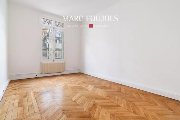 Paris 7 Bourdonnais / Champ de Mars : appartement rez de jardin de 178 m² idéal profession libérale