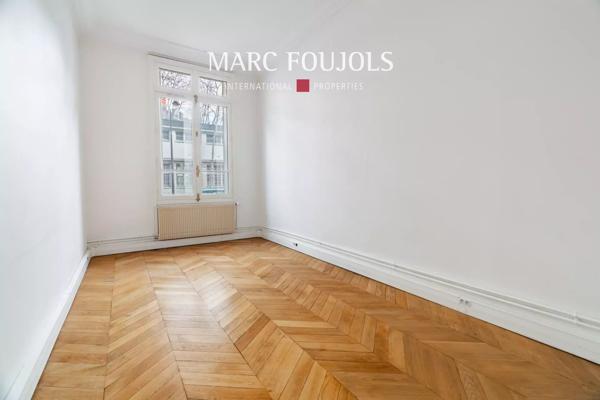 Paris 7 Bourdonnais / Champ de Mars : appartement rez de jardin de 178 m² idéal profession libérale