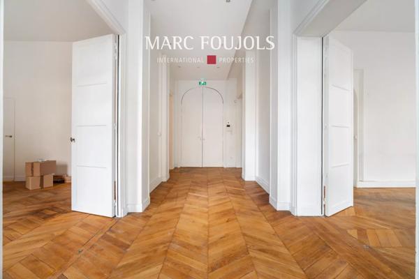 Paris 7 Bourdonnais / Champ de Mars : appartement rez de jardin de 178 m² idéal profession libérale