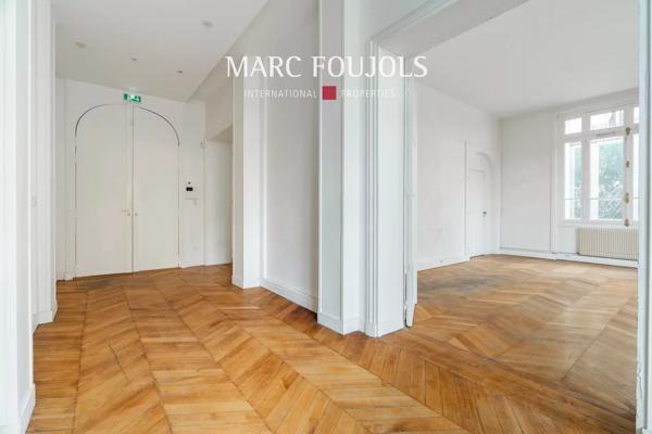 Paris 7 Bourdonnais / Champ de Mars : appartement rez de jardin de 178 m² idéal profession libérale