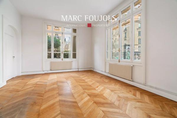 Paris 7 Bourdonnais / Champ de Mars : appartement rez de jardin de 178 m² idéal profession libérale