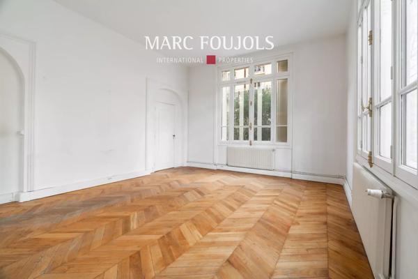 Paris 7 Bourdonnais / Champ de Mars : appartement rez de jardin de 178 m² idéal profession libérale