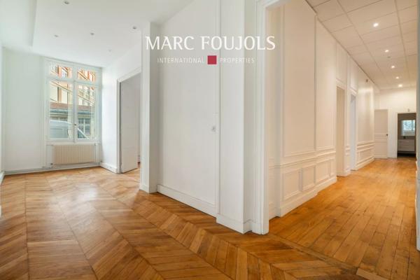 Paris 7 Bourdonnais / Champ de Mars : appartement rez de jardin de 178 m² idéal profession libérale