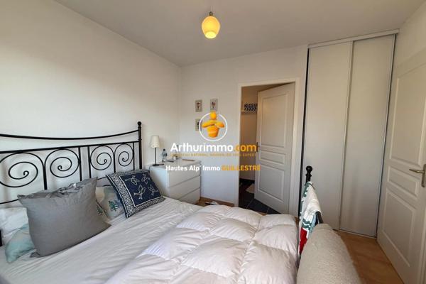 Vente                                                      Appartement
                        
                     4 pièces                      81 m2                     à Chorges