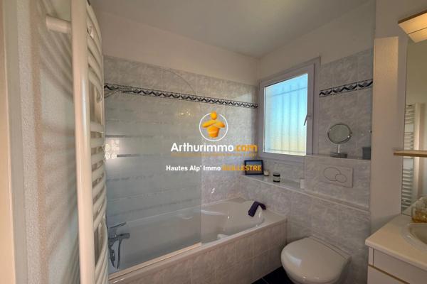 Vente                                                      Appartement
                        
                     4 pièces                      81 m2                     à Chorges