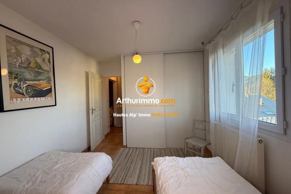 Vente                                                      Appartement
                        
                     4 pièces                      81 m2                     à Chorges