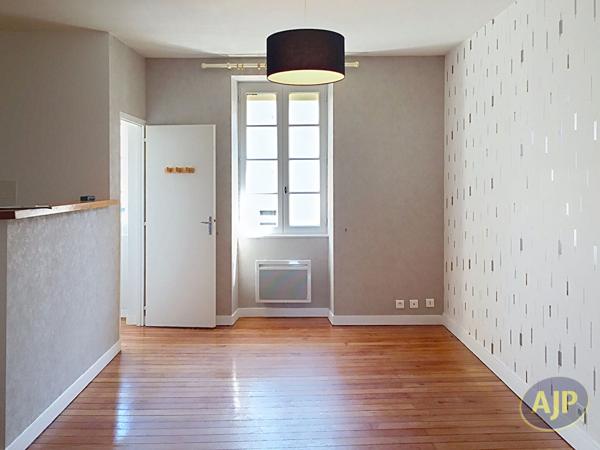 Location appartement La Roche Sur Yon : 580 € - AJP Immobilier La Roche-sur-Yon