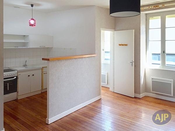 Location appartement La Roche Sur Yon : 580 € - AJP Immobilier La Roche-sur-Yon