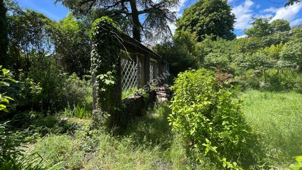 Ardèche, Privas. Spacieuse maison familiale comprenant  T2 indépendant + potentiel de création d'un 3e logement