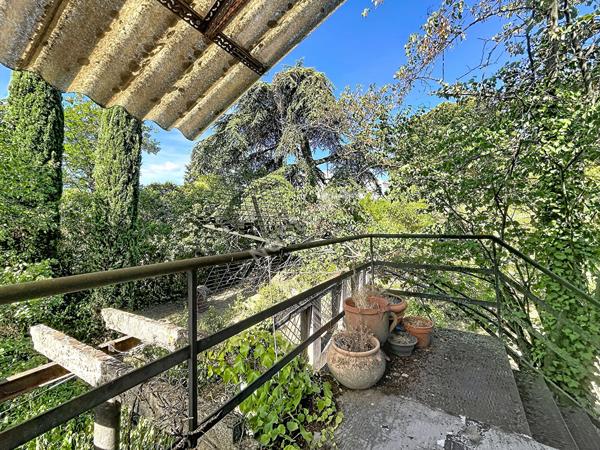 Ardèche, Privas. Spacieuse maison familiale comprenant  T2 indépendant + potentiel de création d'un 3e logement