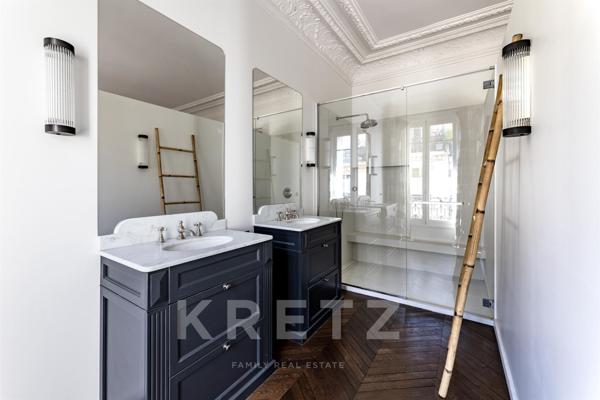 Appartement d'angle à deux pas du Parc Monceau