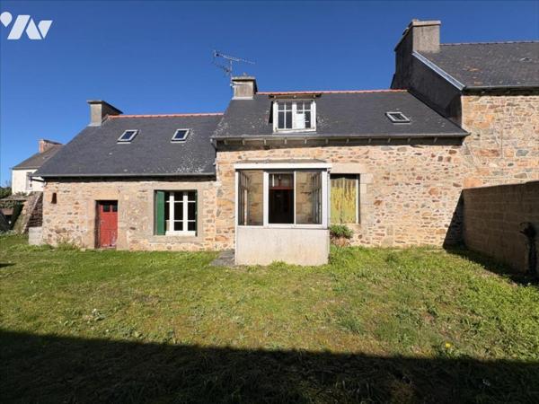 Maison de bourg en pierres pleine de charme à rénover - fort potentiel