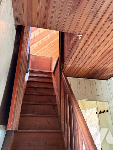 Maison de bourg en pierres pleine de charme à rénover - fort potentiel