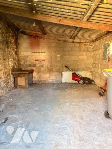 Maison de bourg en pierres pleine de charme à rénover - fort potentiel