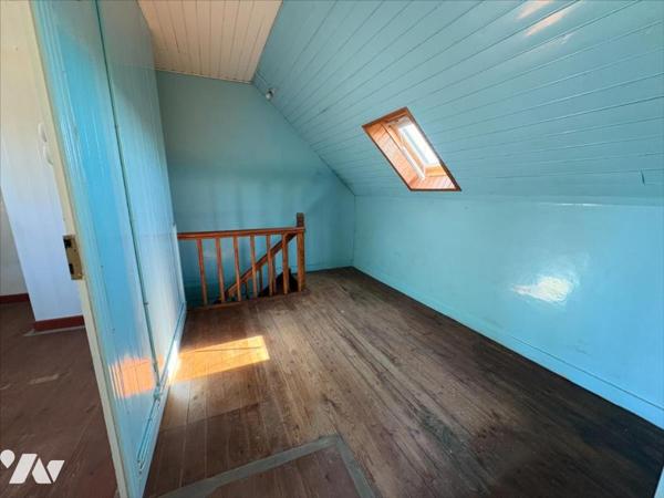 Maison de bourg en pierres pleine de charme à rénover - fort potentiel