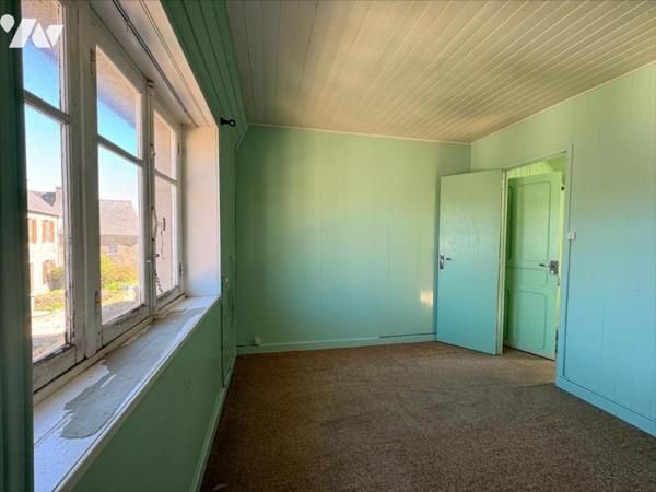 Maison de bourg en pierres pleine de charme à rénover - fort potentiel