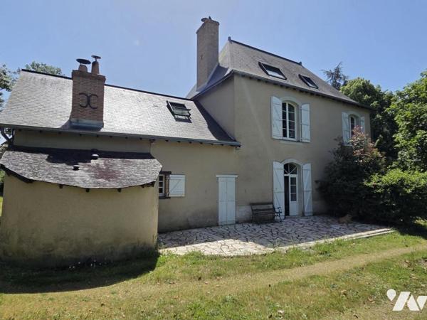 Maison de caractère XVème 160m2 avec maison annexe sur terrain de 2.23ha 