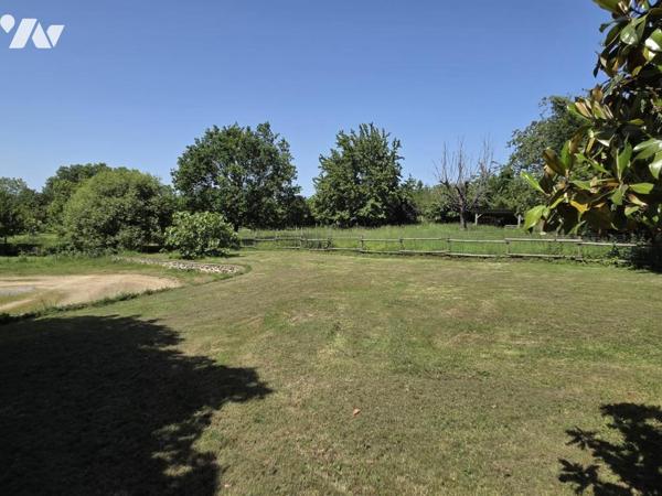 Maison de caractère XVème 160m2 avec maison annexe sur terrain de 2.23ha 