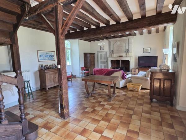 Maison de caractère XVème 160m2 avec maison annexe sur terrain de 2.23ha 