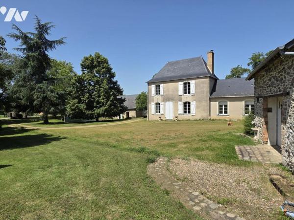 Maison de caractère XVème 160m2 avec maison annexe sur terrain de 2.23ha 