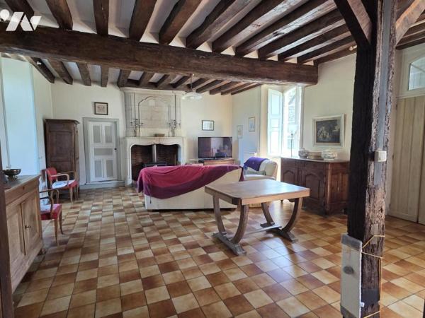 Maison de caractère XVème 160m2 avec maison annexe sur terrain de 2.23ha 