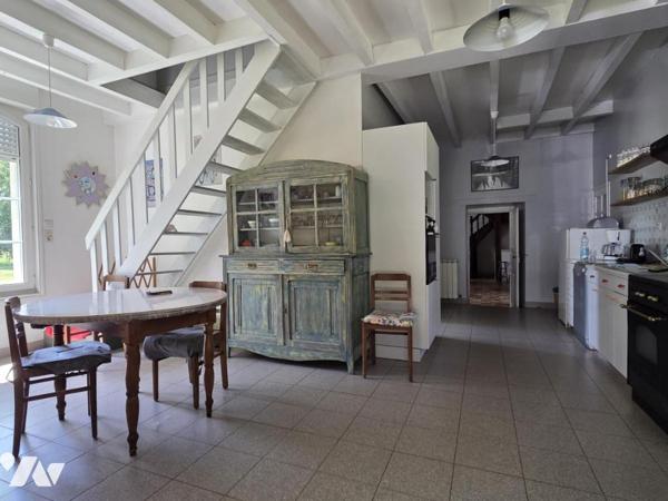 Maison de caractère XVème 160m2 avec maison annexe sur terrain de 2.23ha 