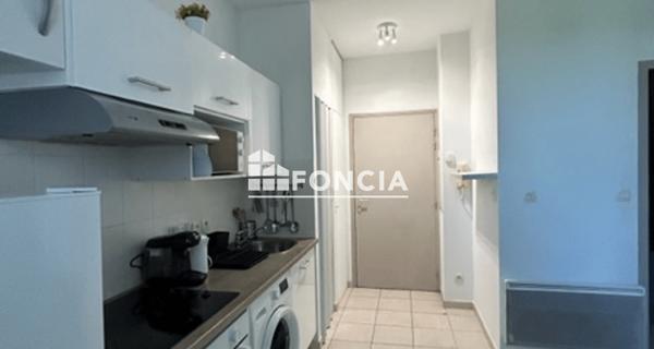 Location Studio meublé 21.37 m² - Roquemaure 30150