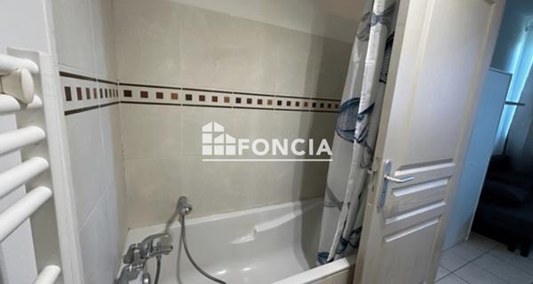 Location Studio meublé 21.37 m² - Roquemaure 30150