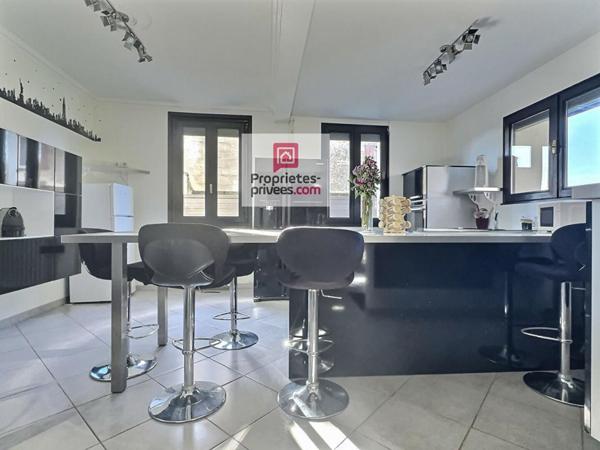 DEPT 33 - IZON - Maison 6 pièces 177 m2 avec jardin paysagé 1498m2 et piscine chauffée