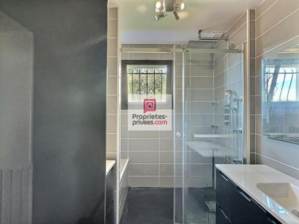 DEPT 33 - IZON - Maison 6 pièces 177 m2 avec jardin paysagé 1498m2 et piscine chauffée