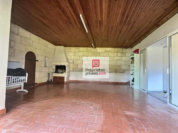 DEPT 33 - IZON - Maison 6 pièces 177 m2 avec jardin paysagé 1498m2 et piscine chauffée