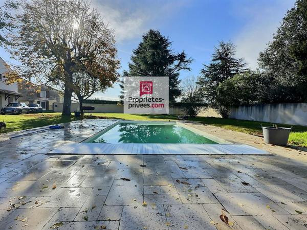 DEPT 33 - IZON - Maison 6 pièces 177 m2 avec jardin paysagé 1498m2 et piscine chauffée