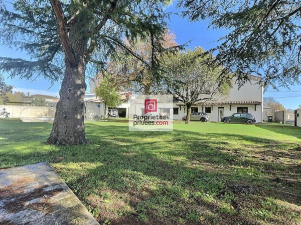 DEPT 33 - IZON - Maison 6 pièces 177 m2 avec jardin paysagé 1498m2 et piscine chauffée