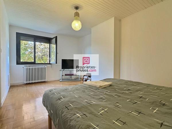 DEPT 33 - IZON - Maison 6 pièces 177 m2 avec jardin paysagé 1498m2 et piscine chauffée