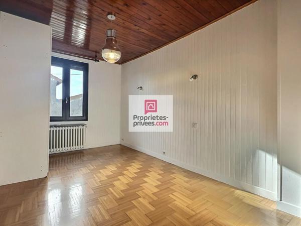 DEPT 33 - IZON - Maison 6 pièces 177 m2 avec jardin paysagé 1498m2 et piscine chauffée