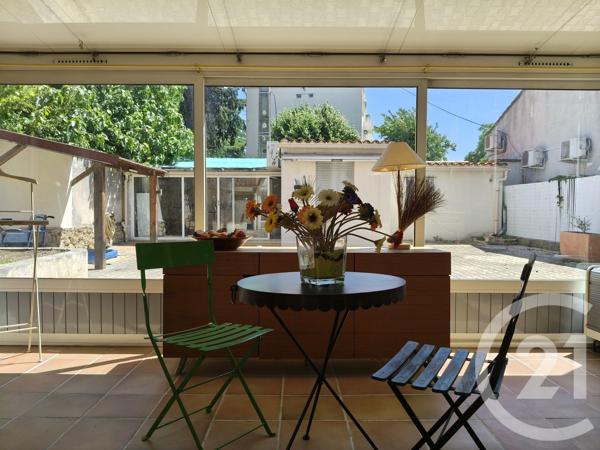 Maison à vendre  8 pièces - 162 m 2   MARSEILLE  - 13012