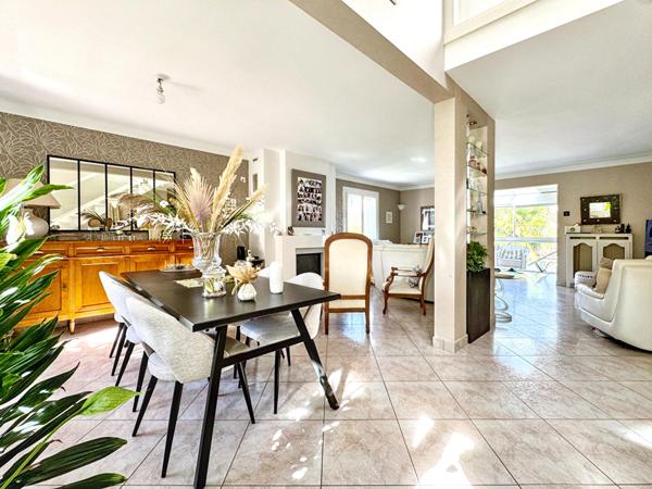 ZOLA Maison familiale -6 chambres + bureau, Cave, Garage, Jardin et stationnements, Nantes 44100