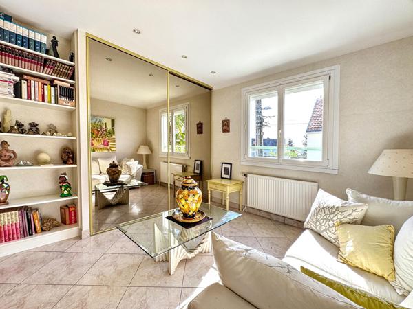 ZOLA Maison familiale -6 chambres + bureau, Cave, Garage, Jardin et stationnements, Nantes 44100