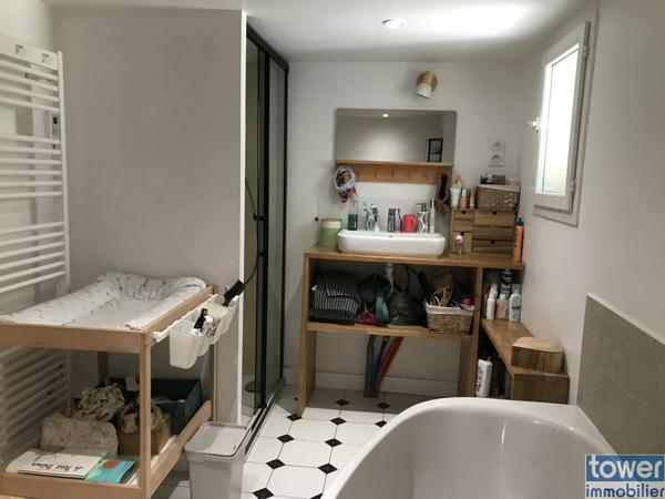 Superbe corps de ferme sur 1 hectare avec gite indépendant à rénover, séchoir à tabac et nombreuses dépendance