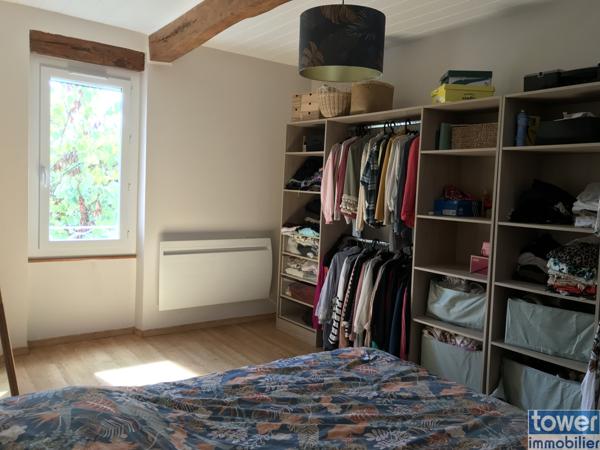 Superbe corps de ferme sur 1 hectare avec gite indépendant à rénover, séchoir à tabac et nombreuses dépendance